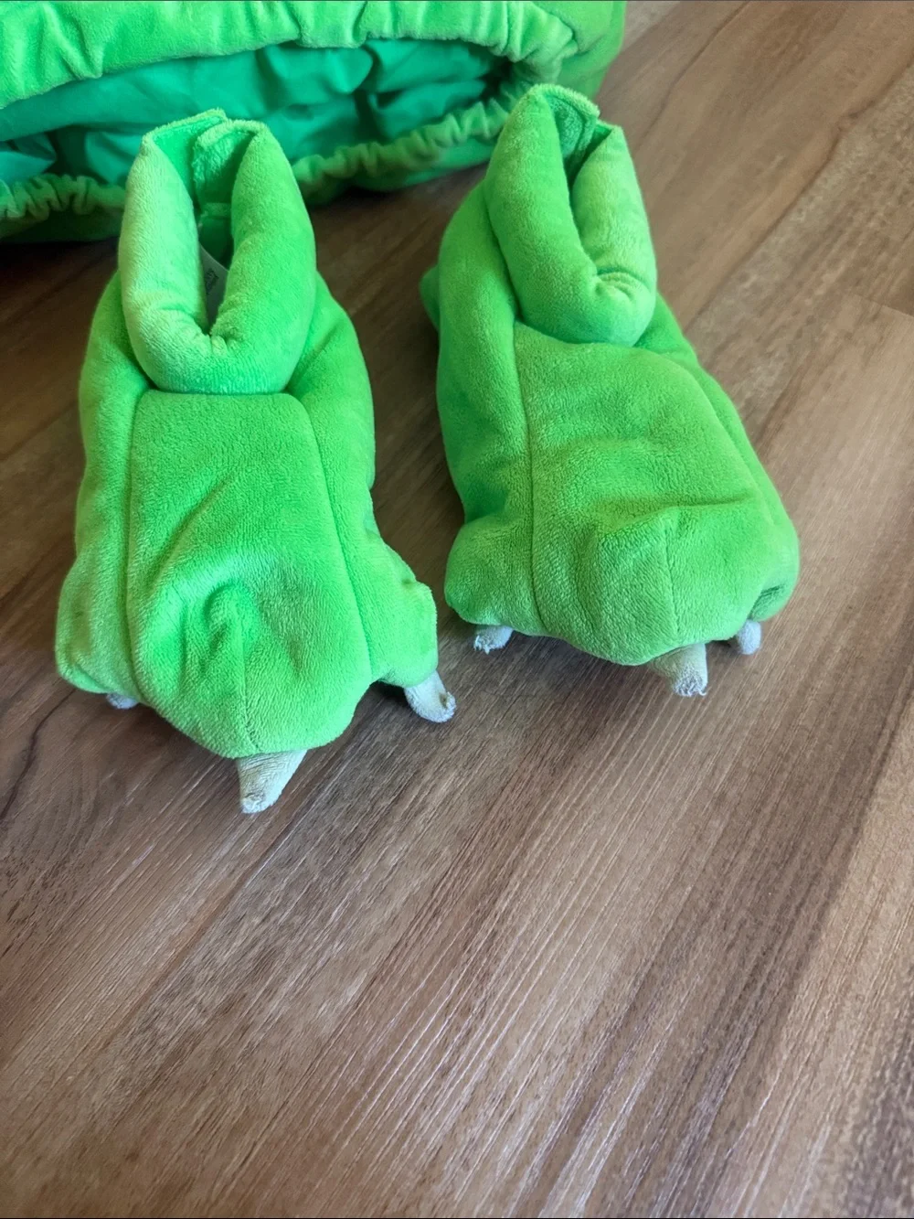 Pottery Barn Kids Bright Green One-Eye Monster Costume Top with Gloves and Feet - Picture 4 of 7